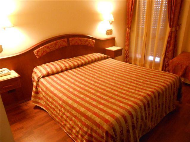 Hotel Valdaso Pedaso Szoba fotó